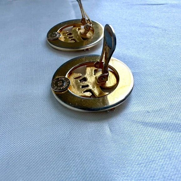 Céline Rare 1990 Anniversary Horse Medallion Clip-On Earrings - Picture 4 of 11